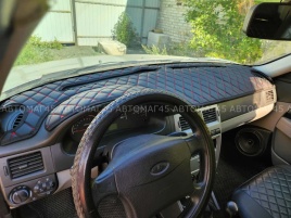 Накидка на панель Приора 1 2007-2014г с красной ниткой экокожа