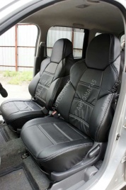 Экстрим  чехлы универсальные экокожа черный черный 2 передних   