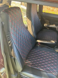 Авточехлы  ВАЗ 2107 экокожа черный с красной ниткой ромб Барс  