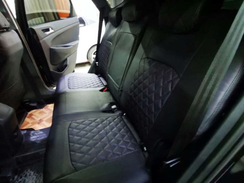 Авточехлы  Hyundai Tucson 3 2015-2021г Kia Sportage 16-22г 4 пок экокожа черная крас.нить ромб Динас фото 3