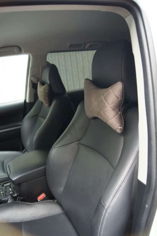 Maximal Подушка косточка под шею велюр коричневый с бежевой ниткой 26х19см 1шт    фото 3