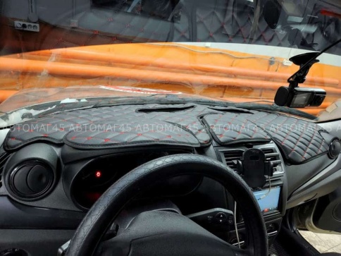 Накидка на панель Lada Granta Гранта FL с 2018г Lada Kalina Калина 2 с 2013г с красной ниткой экокож фото 4