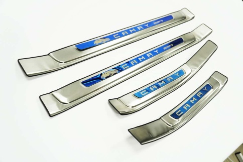 Накладки на внутр пороги Toyota Camry V70 2017-2022г широкие алюминий 4шт фото 2