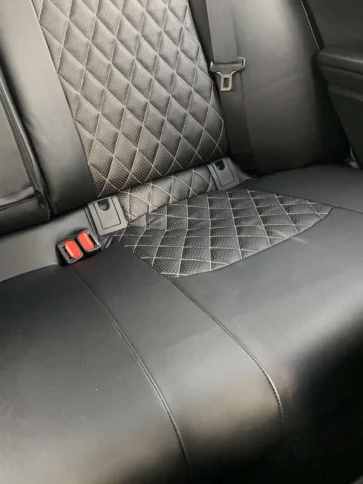 Авточехлы  Toyota Camry Тойота Камри с 2018г кузов V70 экокожа черная бежевая нить ромб    фото 4