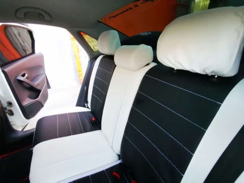 Динас  чехлы универсальные экокожа белый черный комплект    фото 3