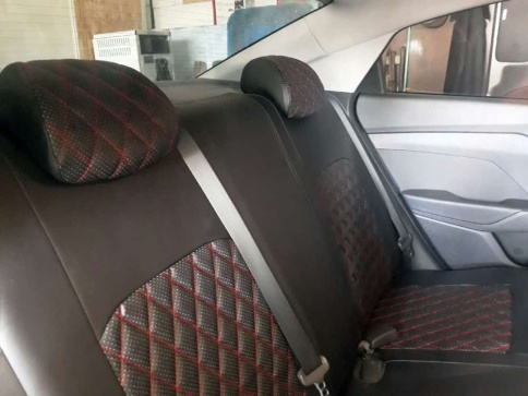 Авточехлы  Kia Rio с 2017г Rio X-Line с 2017г Hyundai Solaris c 2017г экокожа черная красн.нить ромб фото 5