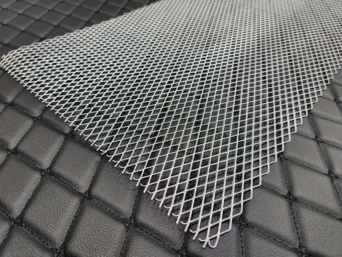 Новая Заря Защитная сетка на решетку радиатора средняя сетка хром 100х33см    фото 1