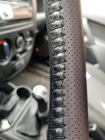 AVS  оплетка руля под шнуровку экокожа перф черная размер М диаметр 37-39см обхват 10см фото 3