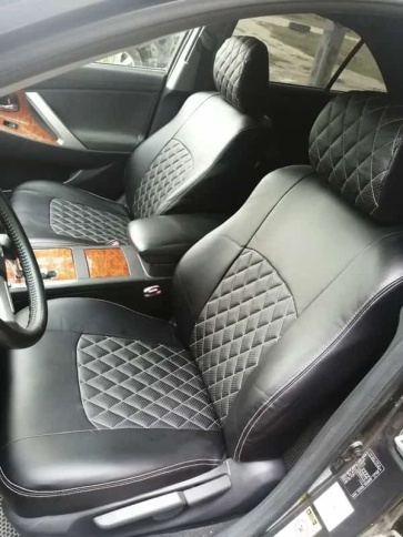 Авточехлы  Toyota Camry Тойота Камри 2012-2018г кузов V50-55 экокожа черная красная нить ромб    фото 1