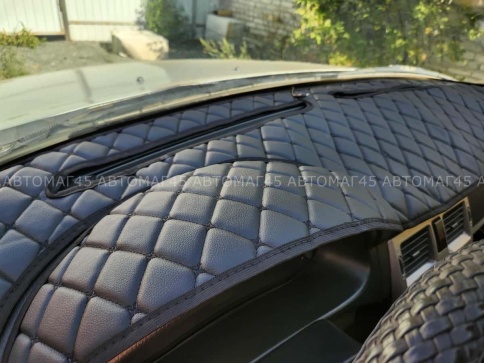 Накидка на панель Приора 1 2007-2014г с черной ниткой экокожа фото 4