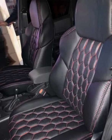 Экстрим  чехлы универсальные экокожа черный соты комплект    фото 4