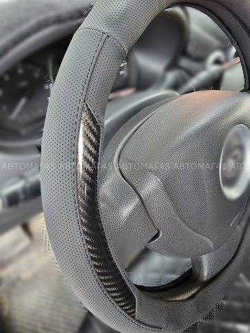 SALMAN  оплетка руля M экокожа перфорация 36-38см черная + карбон GYC-202-1  фото 3