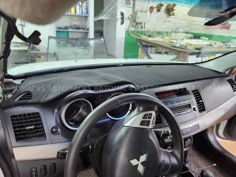 Накидка на панель Mitsubishi Lancer 10 Мицубиси Лансер 10 с 2007г карпет Maximal фото 1