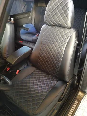 Авточехлы  Нива трехдверная до 11.2019г 21213 21214 экокожа черная с красной ниткой ромб Барс   фото 1