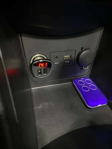 Borofone зарядное устройство в прикуриватель вольтметр + 2 USB 2.4 A фото 4