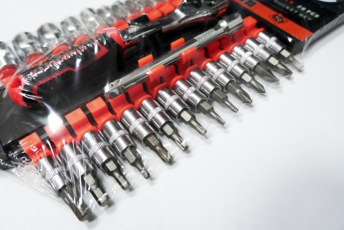 TLB  Набор трещотка 1/4" 72 зуба с шестигранными головками 4-14мм 28 предметов фото 3