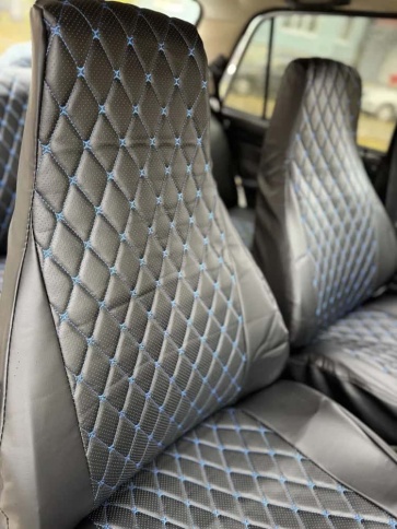 Авточехлы  ВАЗ 2107 экокожа черный с синей ниткой ромб Барс   фото 1