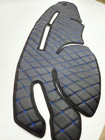 Накидка на панель ВАЗ 2110 только европанель с синей ниткой экокожа  фото 3