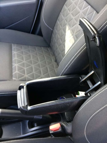 Подлокотник Renault Duster 2010-2021г 1 пок-е Nissan Terrano c 2014г штатный вставной в подстаканник фото 2