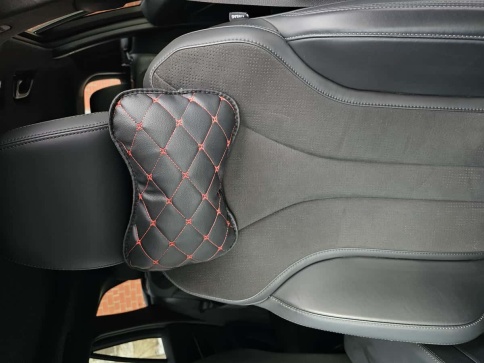 Подушка  под шею ромб черная с красной ниткой бабочка  фото 2