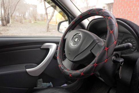 Maximal  оплетка руля экокожа черная ромб красная нитка размер 37-39см C329-BLRD  фото 4