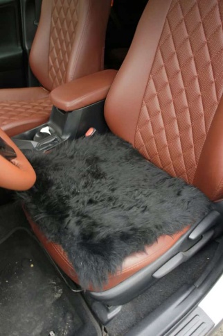 Накидка подушка  на сиденье длинный ворс черный 44х44см    фото 1