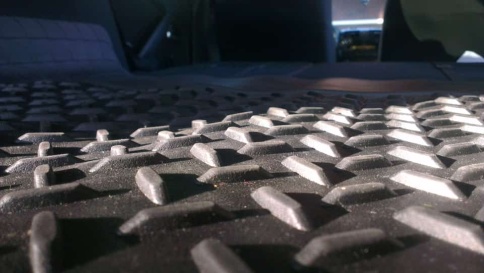 Коврик  багажника универсальный резиновый    фото 2