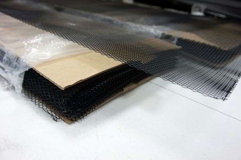 R8 защитная сетка на решетку радиатора ячейка 100х25см черная    фото 3