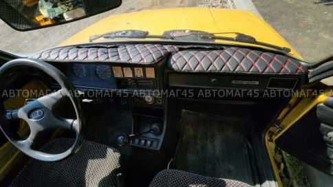 Накидка на панель ВАЗ 2107 экокожа черная с красной ниткой фото 3