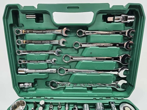 TOOLS набор инструментов 82 предмета 1/2" 1/4" в кейсе фото 4