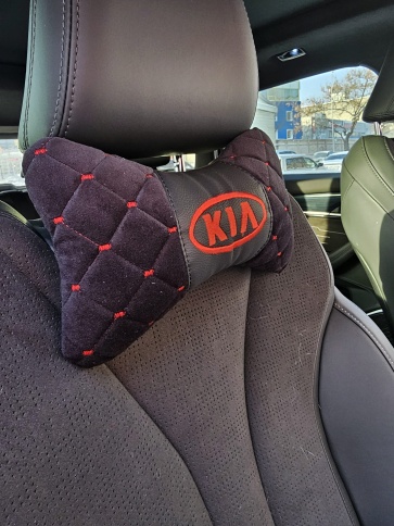 Подушка  под шею с лого KIA красный логотип 2шт фото 3
