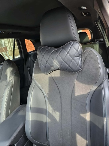 Подушка  под шею ромб черная с черной ниткой бабочка  фото 2