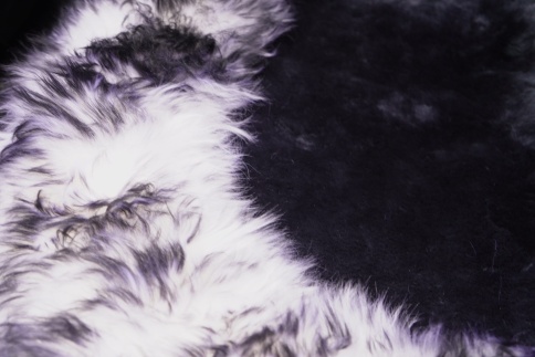 Накидка  комбинированная на заднее сидение серая серед,бока палевые овчина 135x45см 1шт    фото 4