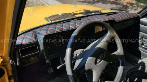 Накидка на панель ВАЗ 2107 экокожа черная с красной ниткой фото 2