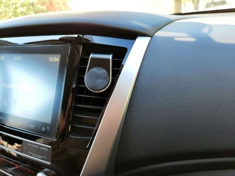 KPR держатель телефона и планшета на дефлектор магнитный черный    фото 4