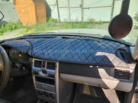 Накидка на панель Приора 1 2007-2014г с черной ниткой экокожа фото 3
