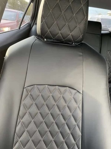 Авточехлы  Toyota Camry Тойота Камри с 2018г кузов V70 экокожа черная бежевая нить ромб    фото 1