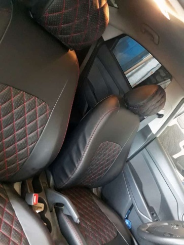 Авточехлы  Kia Rio с 2017г Rio X-Line с 2017г Hyundai Solaris c 2017г экокожа черная красн.нить ромб фото 4