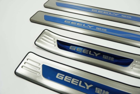 Накладки на внутр пороги Geely Tugella 2019-2024г широкие алюминий 4шт фото 3