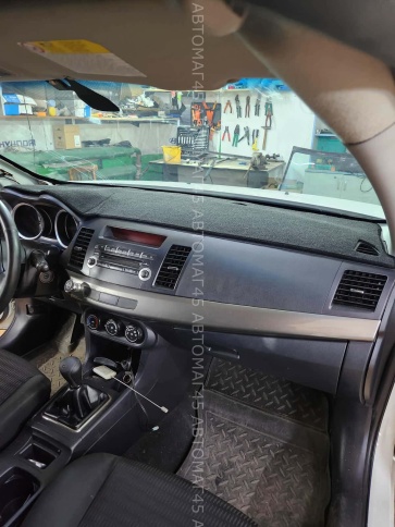 Накидка на панель Mitsubishi Lancer 10 Мицубиси Лансер 10 с 2007г карпет Maximal фото 4