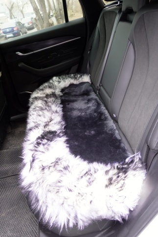 Накидка  комбинированная на заднее сидение серая серед,бока палевые овчина 135x45см 1шт    фото 2