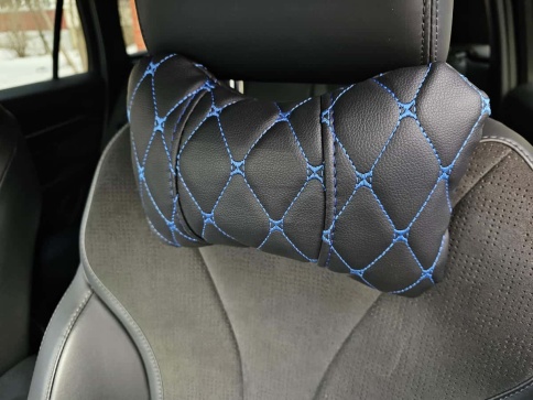 Подушка  под шею ромб черная с синей ниткой бабочка  фото 3