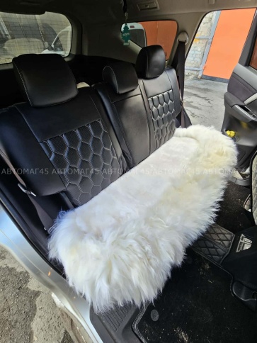 Накидка  комбинированная на заднее сидение белый овчина 135x45см 1шт    фото 1