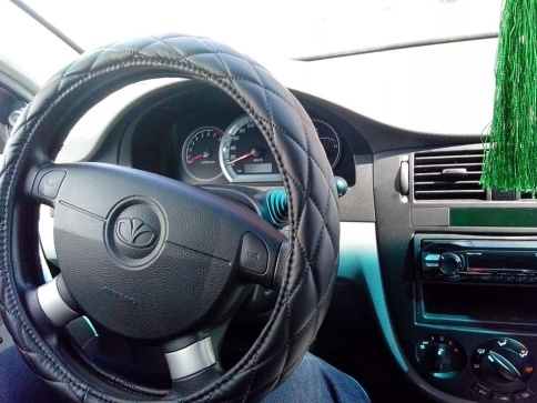 Autoprofi  оплетка руля экокожа спонжевая стёганая черный размер М SP-9010    фото 3