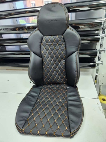 Динас  чехлы универсальные экокожа бабочка черный/черный оранжевая нить комплект    фото 1