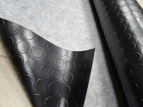Автомобильный линолеум черный толщина 2мм 1мх2м шаг 0,5метра фото 1