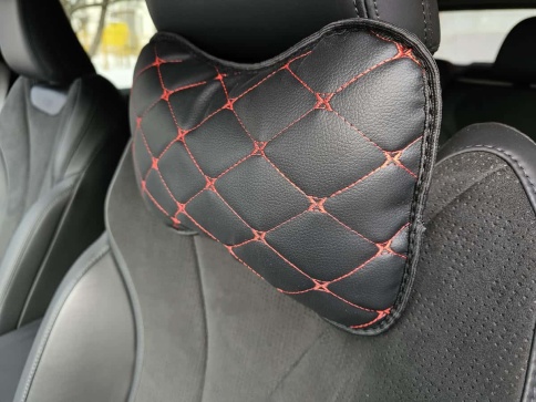 Подушка  под шею ромб черная с красной ниткой бабочка  фото 3